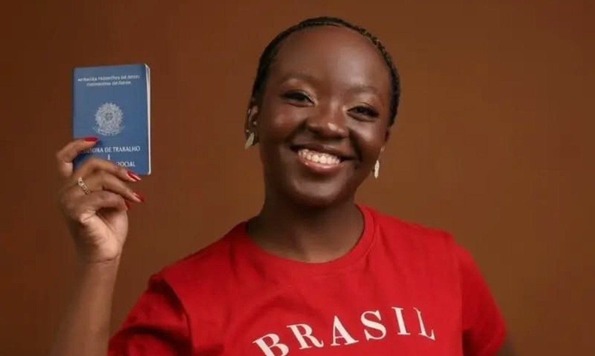 Uma jovem mulher negra chegando a Brasília não pela porta dos fundos, não pedindo licença: chegando carregada por centenas de milhares de votos -  (crédito: Redes Sociais/Divulgação)
