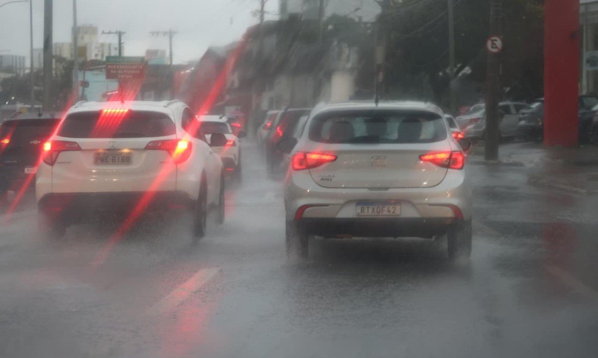 Forte chuva atingiu a capital nesta segunda-feira (5/10) - (crédito: Marcos Vieira/EM/DA. Press)