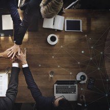Nós contra eles: política deixou explícito o que empresas sempre viveram  
