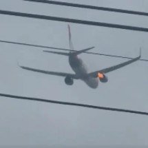 Avião tem motor em chamas após colisão com pássaro na Grande Recife -  Reprodução / 'X' / @deyvsoncharles