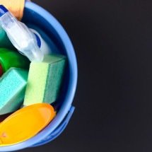Popular nas redes, mistura de produtos de limpeza causa danos respiratórios e à pele; saiba como evitar