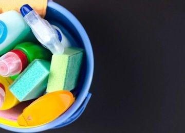 No uso doméstico, dificilmente os produtos de limpeza vendidos em supermercados vão causar problemas à saúde, desde que manuseados corretamente -  (crédito: Magnific)
