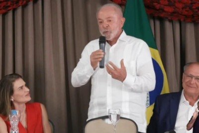 Lula ao lado de Marília Arraes e Geraldo Alckmin em reunião com aliados  -  (crédito: Reprodução/YouTube)