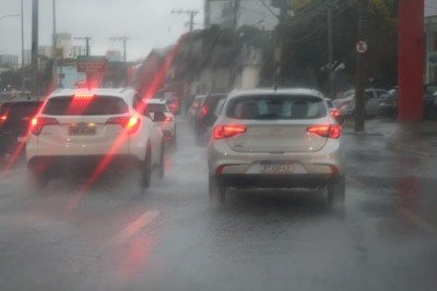 Forte chuva atingiu a capital nesta segunda-feira (5/10) -  (crédito: Marcos Vieira/EM/DA. Press)