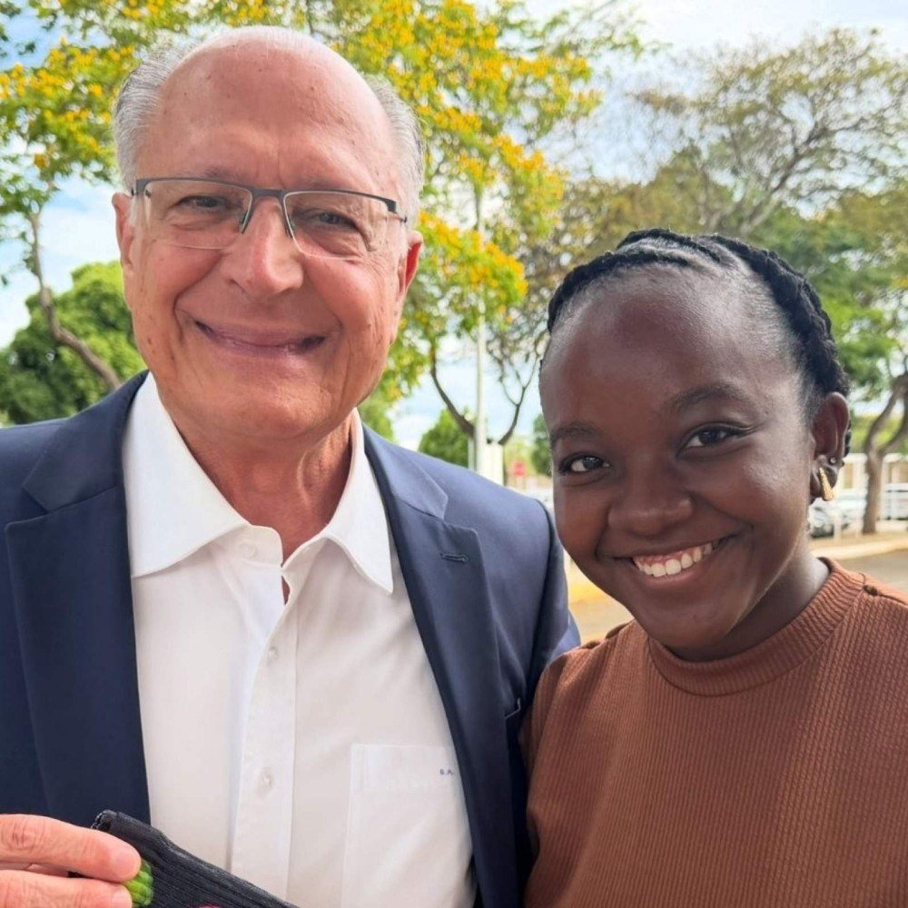 Alckmin posta foto com Ana Elisa, deputada federal mais jovem eleita por MG