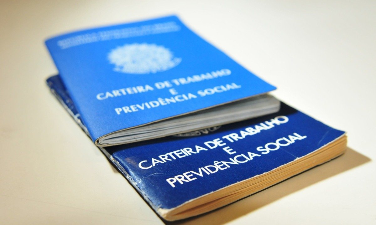 Têm direito ao décimo terceiro aposentados, pensionistas e quem trabalhou com carteira assinada por pelo menos 15 dias - (crédito: Gladyston Rodrigues/EM/D.A Press )