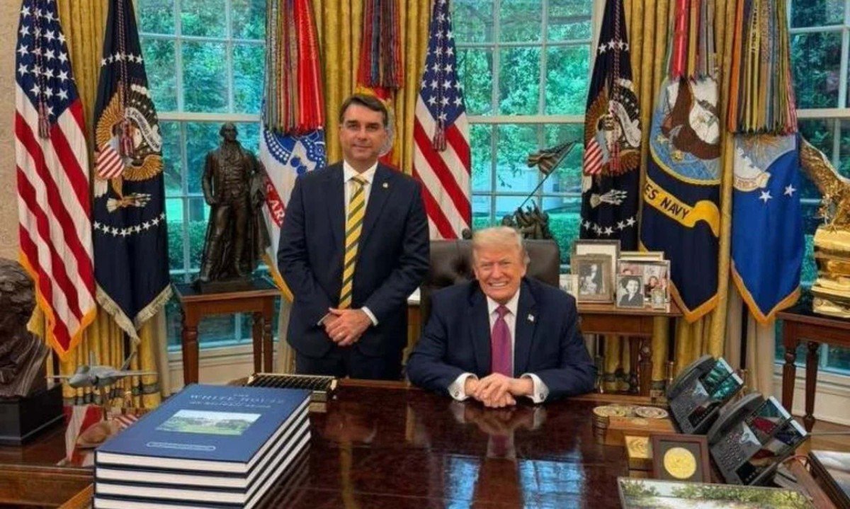Trump faz aceno positivo a Flávio Bolsonaro - (crédito: Casa Branca)