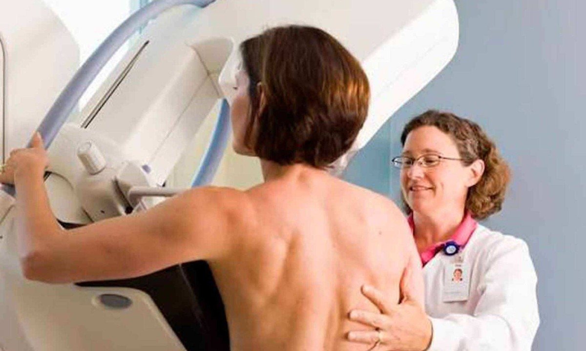 Exame de mamografia é fundamental, pois detecta lesões mínimas que podem se transformar em câncer -  (crédito: Novant Health/Reprodução)