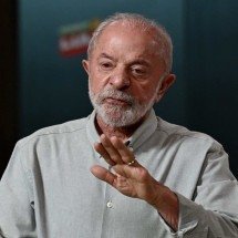 Em vídeo, Lula ironiza posição de Flávio sobre 6x1: 'Como ele vai votar?' -  AFP