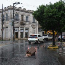 Vídeo: BH tem vias alagadas durante chuva nesta segunda-feira (5/10) - Gladyston Rodrigues/EM/D.A. Press