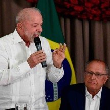 Lula promete Pé-de-Meia de R$ 700 mensais para universitários - Daniel Ramalho/AFP e Gladyston Rodrigues/EM/D.A Press