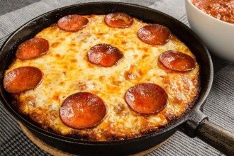 Pizza fit de frigideira: a receita saudável e deliciosa para fazer em 15 minutos