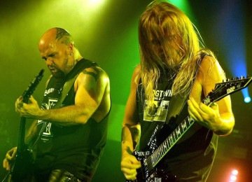 Kerry King e Jeff Hanneman criaram em 'Reign in blood' riffs e músicas que influenciaram gerações do metal -  (crédito: FABRICE COFFRINI/AFP)