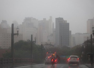 BH terá mais chuva nesta terça e cinco regiões estão sob alerta -  (crédito: Marcos Vieira/EM/D.A.Press)
