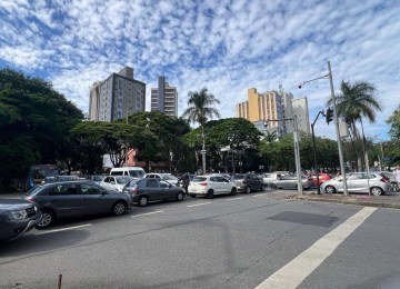 Sinal em flash trava trânsito e provoca congestionamento na capital mineira -  (crédito: Edésio Ferreira/EM/D.A.Press)