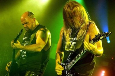 Kerry King e Jeff Hanneman criaram em 'Reign in blood' riffs e músicas que influenciaram gerações do metal -  (crédito: FABRICE COFFRINI/AFP)
