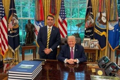 Trump faz aceno positivo a Flávio Bolsonaro -  (crédito: Casa Branca)