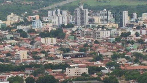 Una&iacute;, em Minas Gerais, &eacute; o cen&aacute;rio onde a Justi&ccedil;a condenou integrantes de organiza&ccedil;&atilde;o criminosa do PCC por tr&aacute;fico e lavagem de dinheiro -  (crédito: Divulga&ccedil;&atilde;o/Wikipedia)
