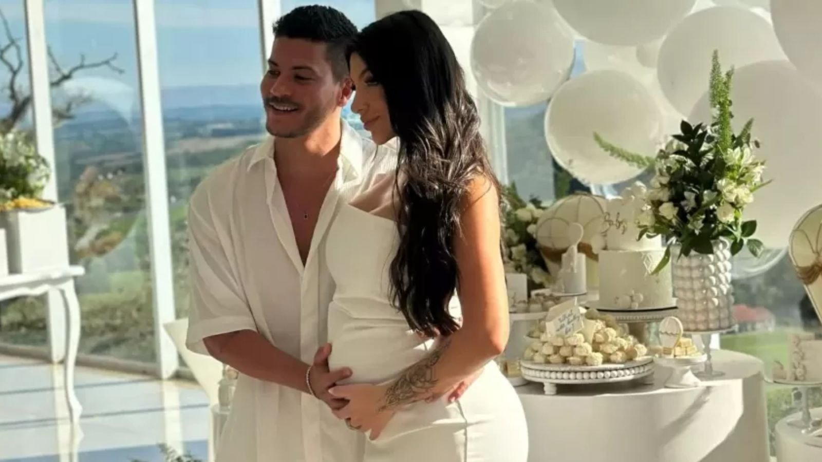 Arthur Aguiar e Jheny Santucci anunciaram gravidez do segundo filho em agosto -  (crédito: Reprodu&ccedil;&atilde;o / Instagram)