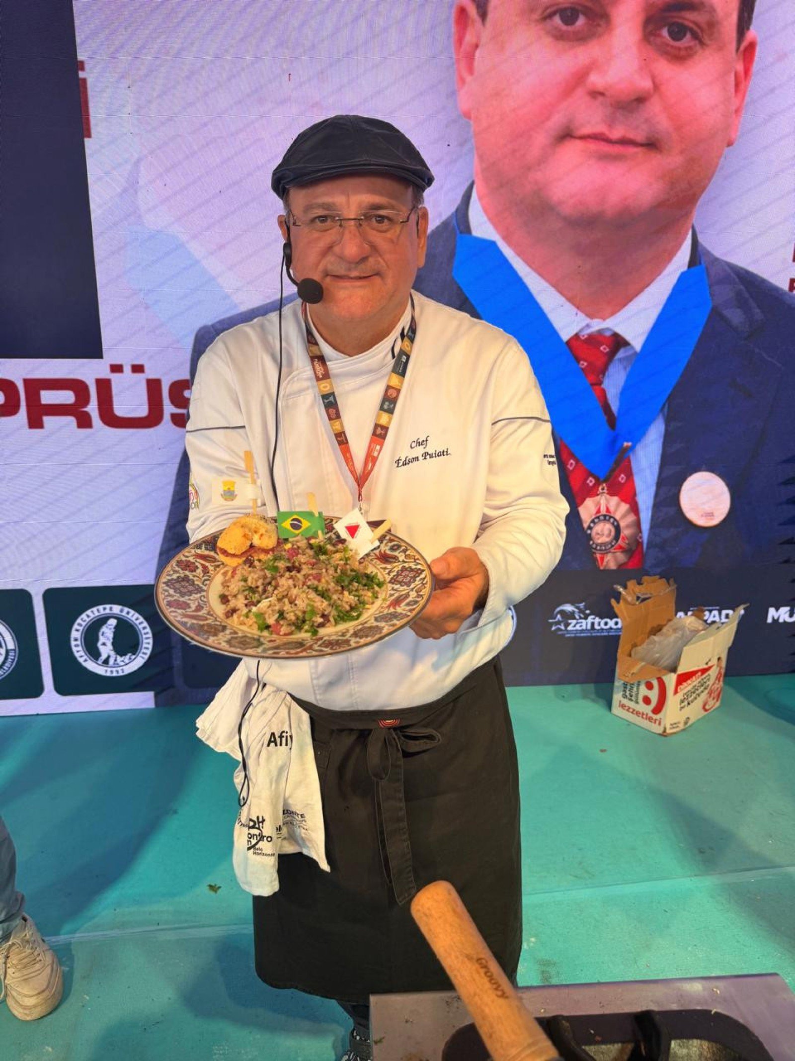 Chef Edson Puiati levou o pão de queijo e o mexido para a Turquia Chef Edson Puiati levou o pão de queijo e o mexido para a Turquia