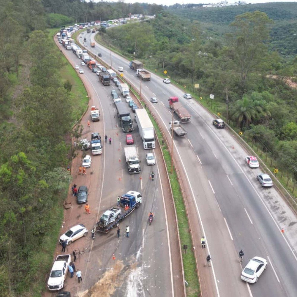 BR-040 tem todas as faixas liberadas após acidente em Nova Lima