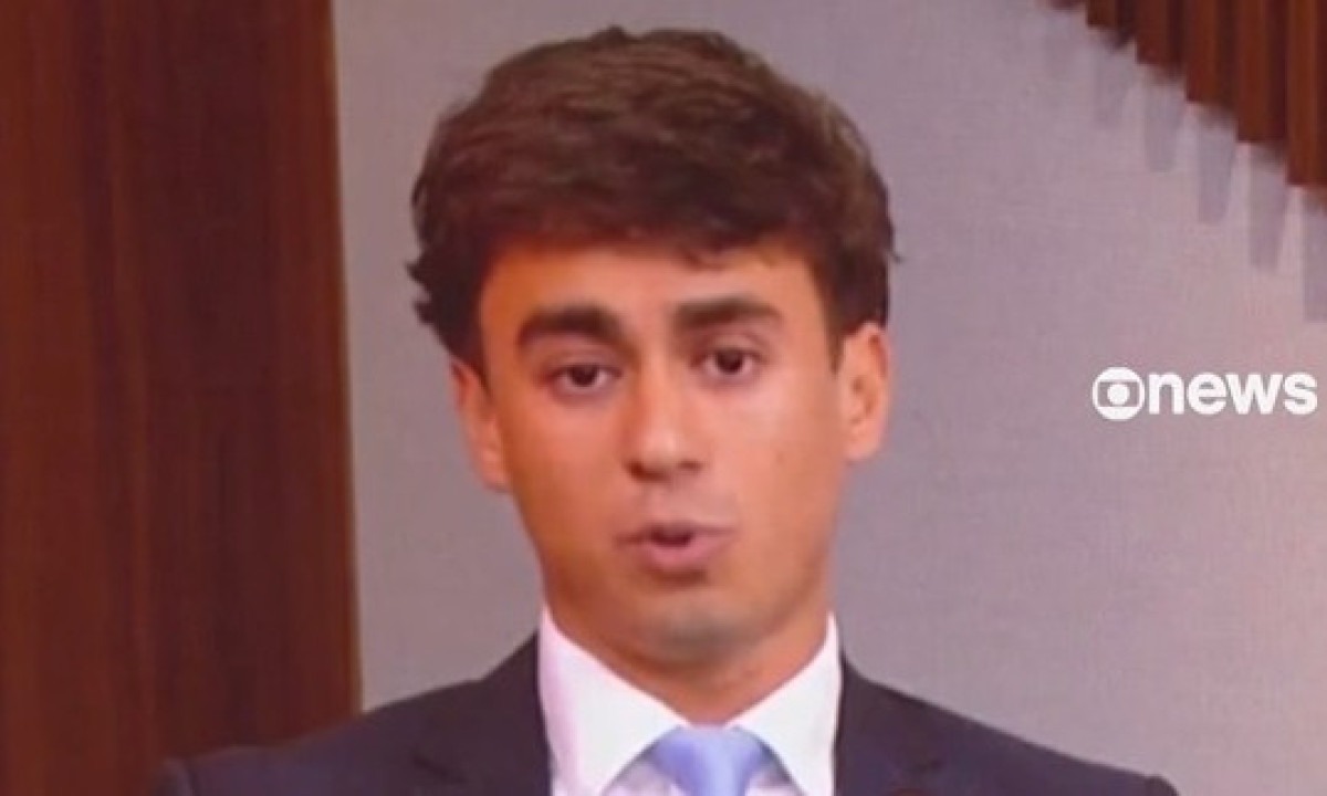 Em entrevista, deputado Nikolas Ferreira classifica como 'terrorismo eleitoral' as associações feitas pela esquerda a um eventual governo de Flávio Bolsonaro - (crédito: Globo News/Reprodução)