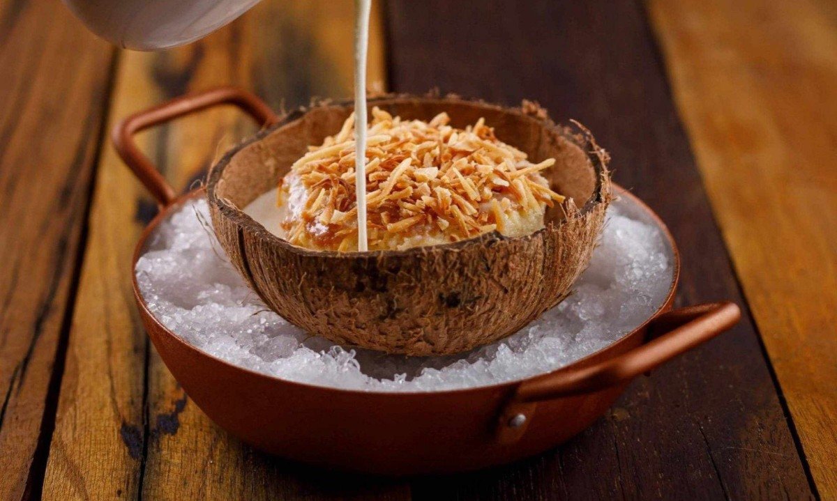 Bolo de Coco da Nossa Inf&acirc;ncia, receita do chef Rafa Gomes