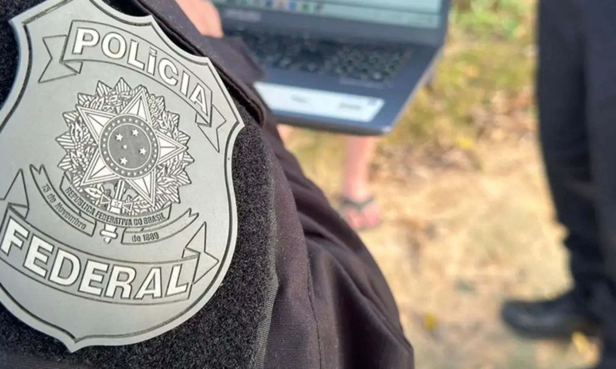 A Polícia Federal cumpre sete mandados de prisão preventiva e 18 de busca e apreensão contra um grupo acusado de ligações com facção criminosa - (crédito: PF / Divulgação)