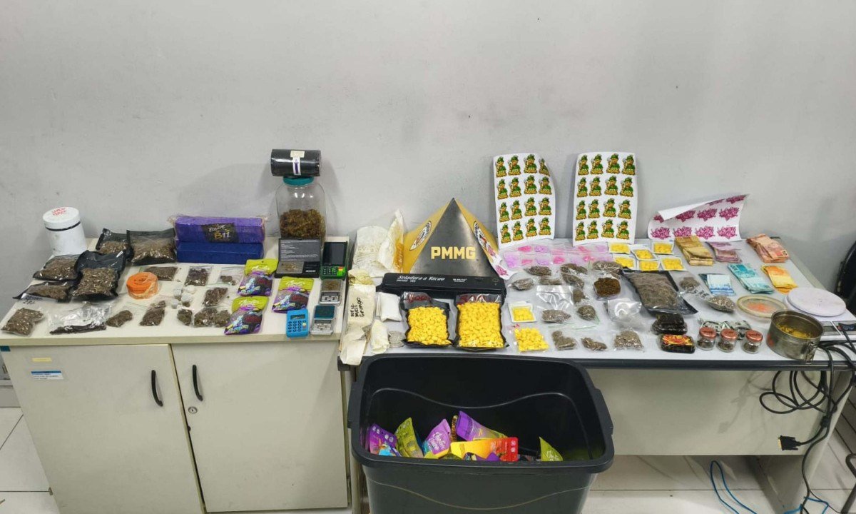 Motoboy com maconha leva PM a imóvel com 1,2 mil comprimidos de ecstasy em MG - (crédito: PMMG/Reprodução)