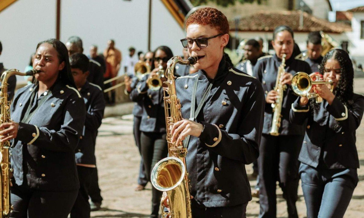 A banda de m&uacute;sica mant&eacute;m viva uma tradi&ccedil;&atilde;o que atravessa gera&ccedil;&otilde;es, levando sons, encontros e emo&ccedil;&atilde;o para as ruas e celebra&ccedil;&otilde;es do munic&iacute;pio de Datas