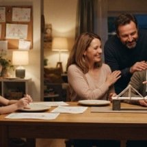 Psicólogos apontam: adultos que não receberam afeto na infância nem sempre se tornam frios, mas podem desenvolver estes 5 reflexos - Tupi