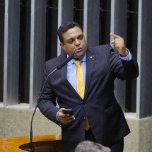 Deputado ex-bolsonarista diz que Flávio é 'mais sujo que pau de galinheiro' - Pablo Valadares/Câmara dos Deputados