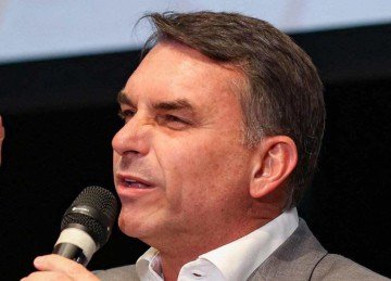 Flávio Bolsonaro em evento do PL nesta quarta-feira (7/10) -  (crédito: Sergio Lima / AFP)