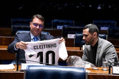 Flávio Bolsonaro e Cleitinho são senadores     -  (crédito: Jefferson Rudy/Agência Senado)