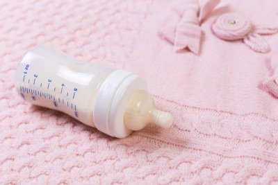 As fórmulas podem conter ingredientes que buscam se aproximar das características do leite materno -  (crédito:  fabrikasimf/magnific)