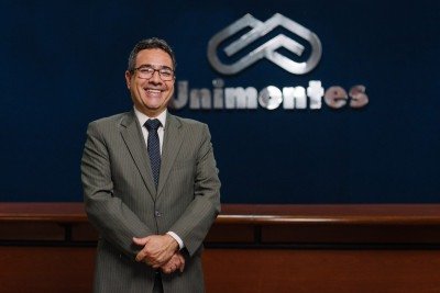 Wagner de Paulo Santiago foi nomeado para o segundo mandato como reitor da Unimontes ap&oacute;s obter 80,6% dos votos na elei&ccedil;&atilde;o da institui&ccedil;&atilde;o -  (crédito: Neto Macedo/divulga&ccedil;&atilde;o)