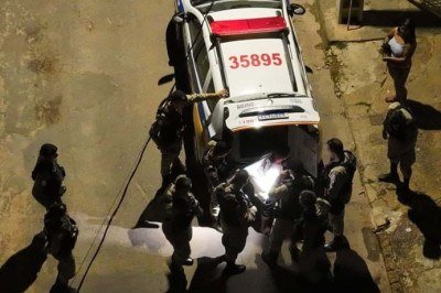 O homem foi preso em flagrante e apresentado à Polícia Civil -  (crédito: Reprodução/PMMG)