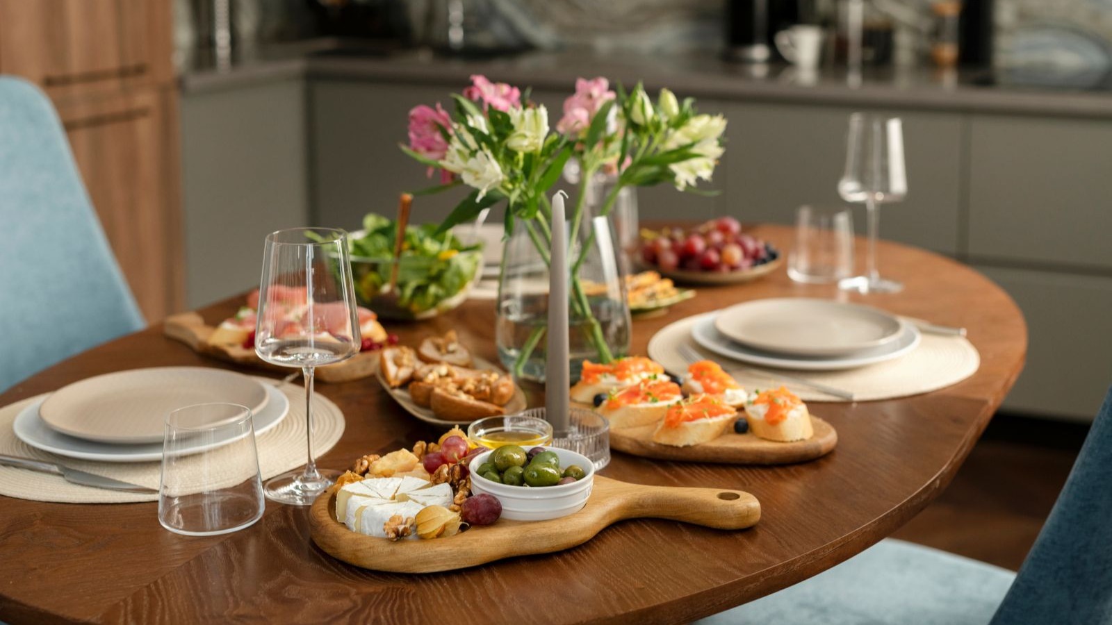 A otimização de espaço em cozinhas modernas permite criar áreas de refeição convidativas e com design funcional - (crédito: Freepik)