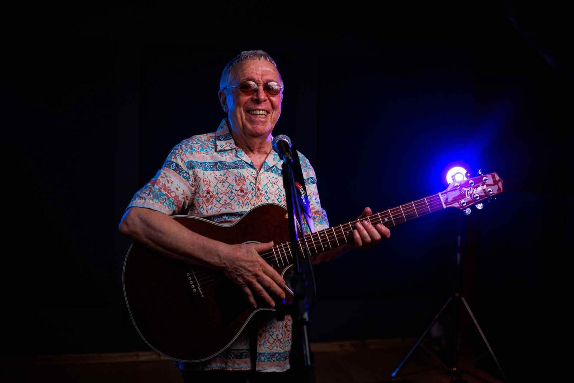 Luiz Carlos Sá estreia na carreira solo às vésperas de completar 81 anos