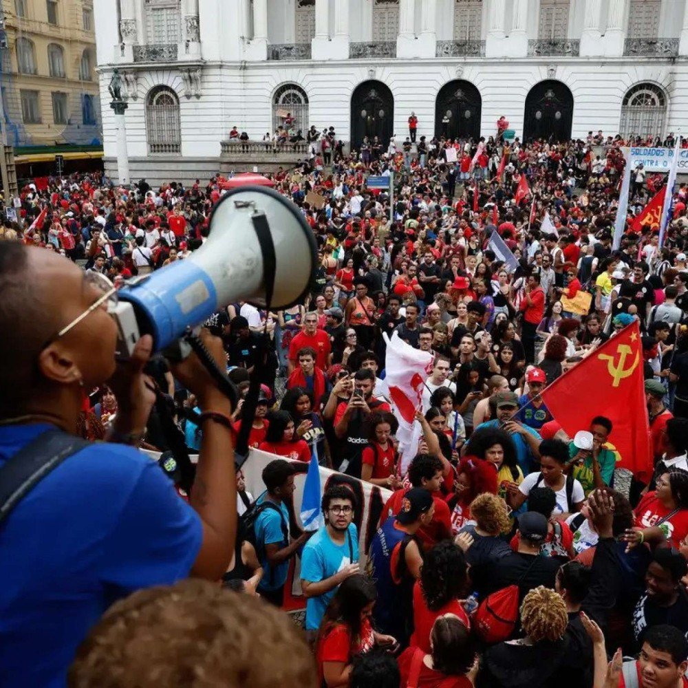 Estudantes organizam atos pró-Lula nesta sexta em Minas