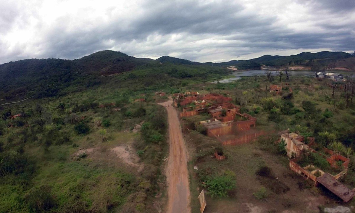 Devastação deixada pelo rompimento da Barragem do Fundão, em Mariana, destruindo o povoado de Bento Rodrigues - (crédito: Mateus Parreiras/EM/D.A.Press)