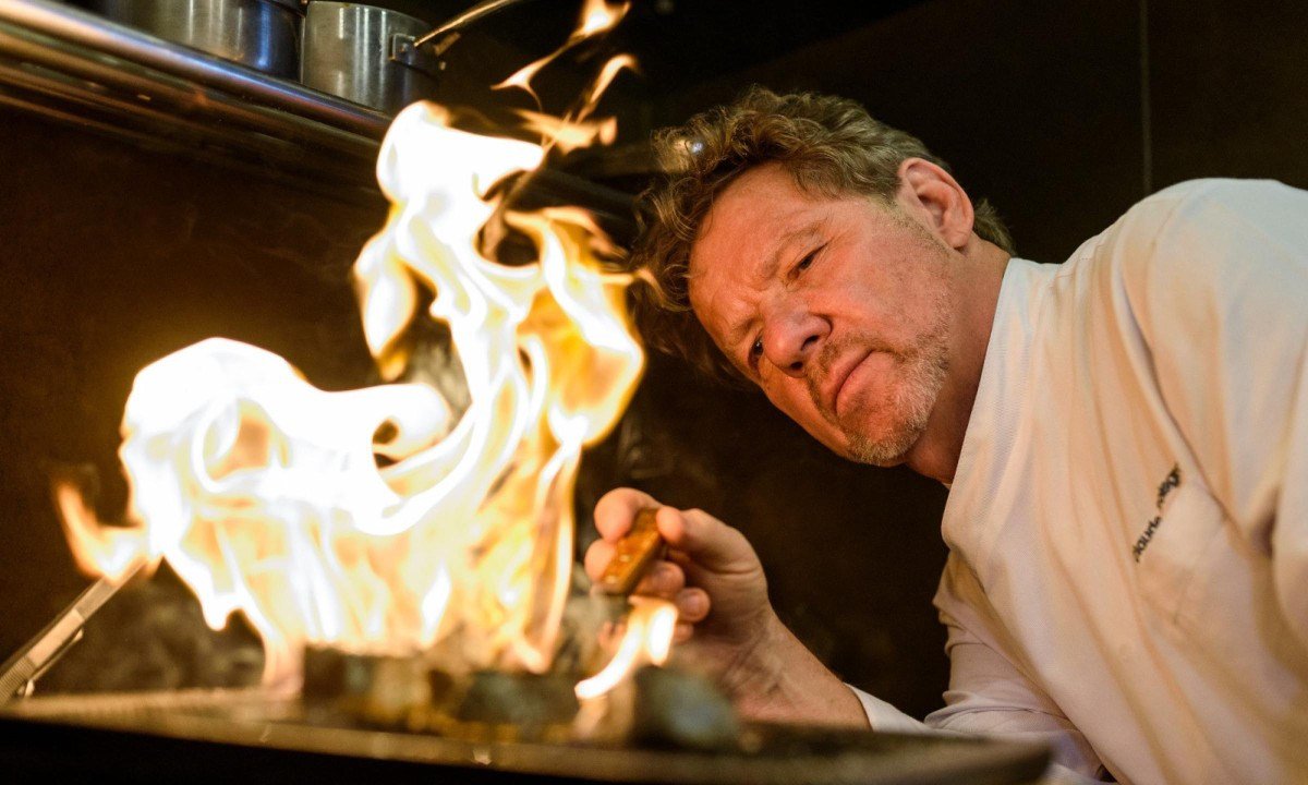 Claude Troisgros conquistou uma estrela Michelin &agrave; frente do restaurante Madame Olympe, no Rio de Janeiro