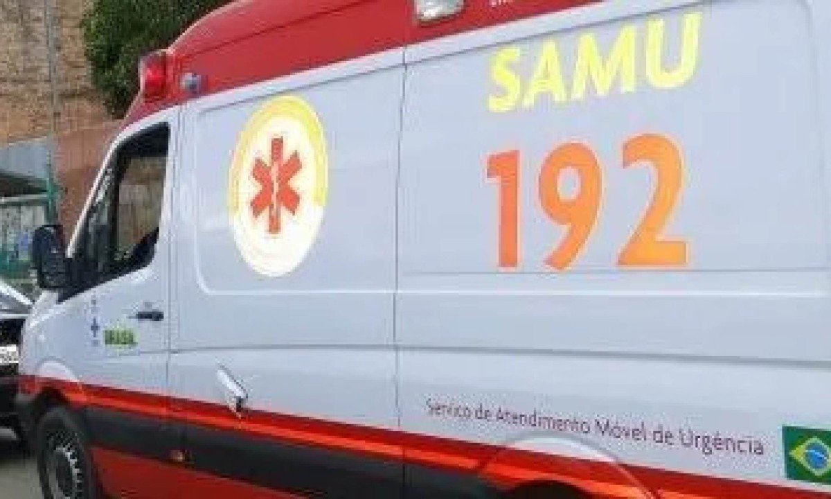 Equipe de socorristas do Samu tentou reanimar vitima de descarga elétrica, que não resistiu. - (crédito: Samu/divulgação)