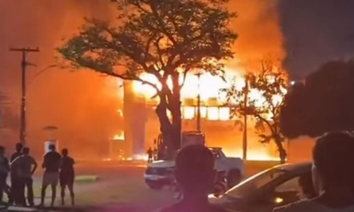 Incêndio na UFPE destrói pesquisas de 20 anos e causa prejuízo de R$ 100 milhões - (crédito: Tupi)