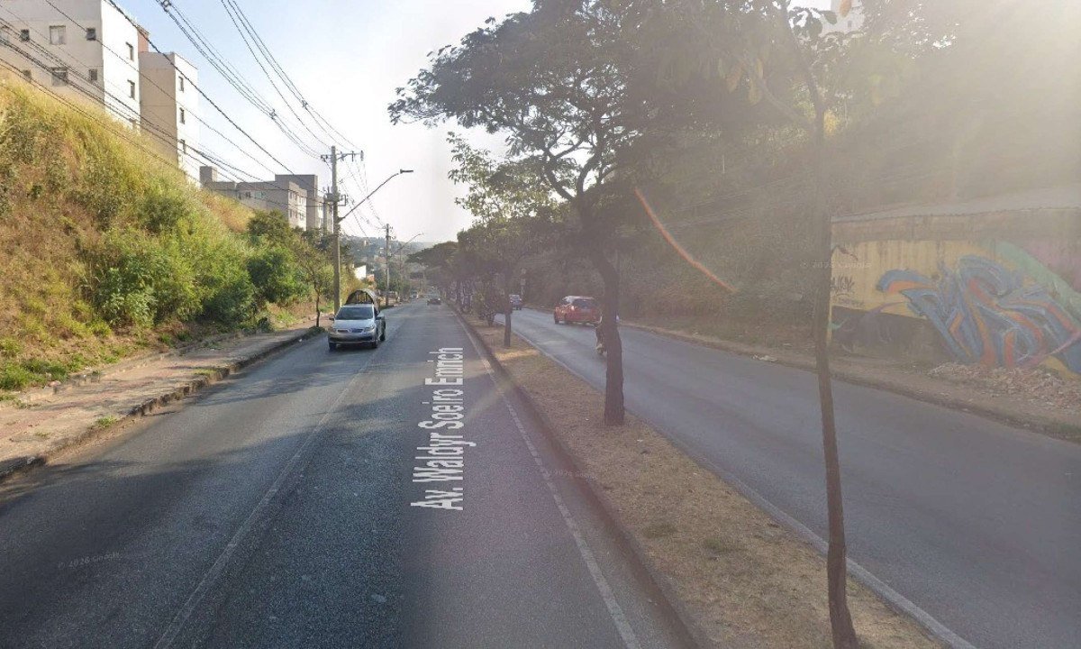 Acidente aconteceu na Avenida Waldir Soeiro Emrich, no Bairro Diamante, na manhã desta quinta-feira (8/10) - (crédito: Google Street View/Reprodução)