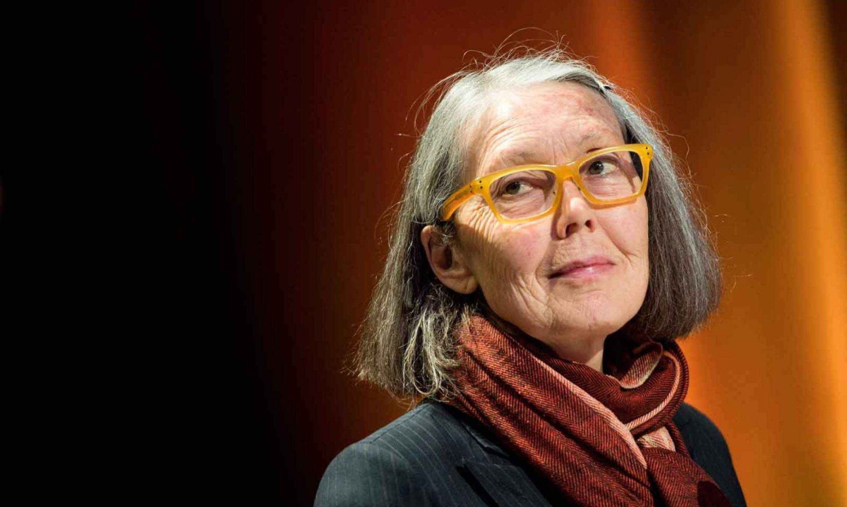Anne Carson recebeu a notícia do prêmio na Islândia, onde passa parte do tempo com o marido, "vivendo do vento" - (crédito: Pontus LUNDAHL 8/5/2015 / AFP)