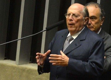 Miguel Reale Junior, autor do impeachment de Dilma, declara apoio a Lula na elei&ccedil;&atilde;o presidencial, criticando Fl&aacute;vio Bolsonaro -  (crédito: Antonio Cruz/Agencia Brasil - 15/04/2016)