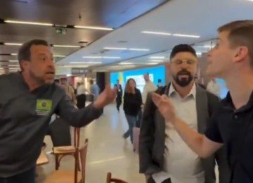 Guilherme Boulos e Lucas Pavanato trocaram ofensas em um aeroporto -  (crédito: Reprodução/X)