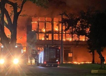 O incêndio dessa quarta-feira ocorreu uma semana após outros episódios registrados na UFPE -  (crédito: Reprodução/Redes Sociais)