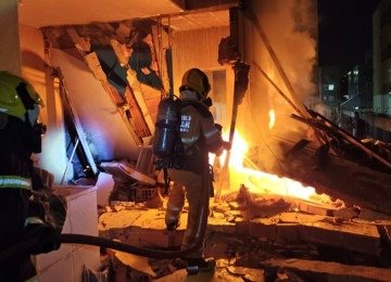 Explosão destrói parte de casa e deixa homem morto na capital mineira -  (crédito: Corpo de Bombeiros/Reprodução)